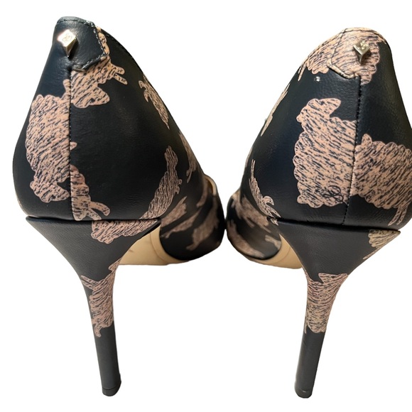 Sam Edelman Women's Shoes. Haroldson Pumps. Size 10 (Sheep Print with Pompom.) - Picture 3 of 4